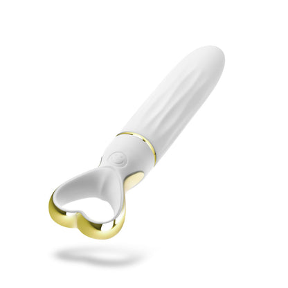 A chic, heart-shaped vibrator with 10 vibration modes, a tapered tip, and a gold-accented handle. Made from soft silicone, it’s splashproof, USB rechargeable, and compact for travel. 
Keywords: Delice vibrator, heart-shaped handle, chic vibrator, Puria silicone, UltraSilk finish, splashproof vibrator, USB rechargeable, travel-friendly vibrator, 10 vibration modes, compact vibrator, body-safe silicone, giftable vibrator