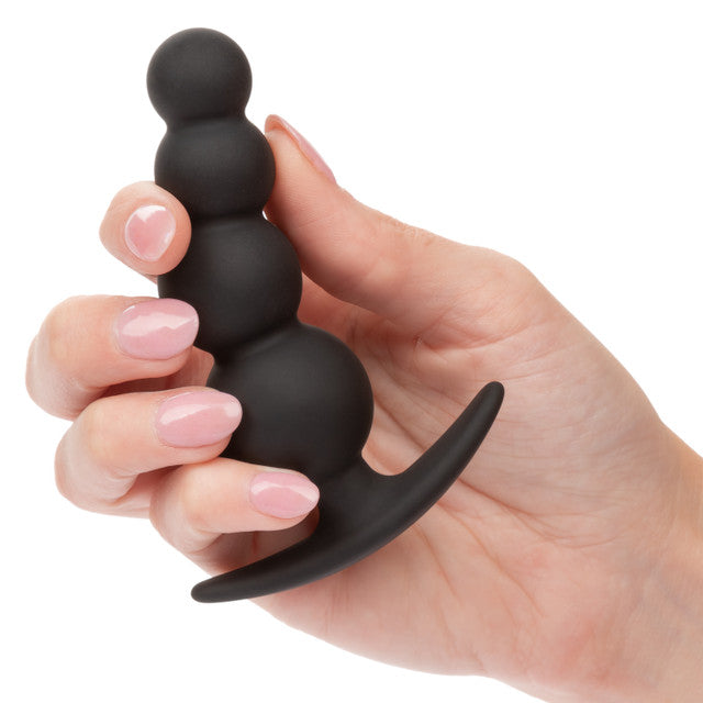 hand holding the boundless bead plug demonstrating the size