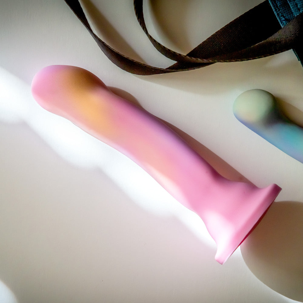 Vibrant pink and yellow silicone dildo with a curved design, suction base, and smooth finish, ideal for G-spot and P-spot play.
Keywords: curved dildo, Avant dildo, G-spot dildo, P-spot dildo, suction cup dildo, harness-compatible dildo, body-safe silicone dildo, Ultrasilk dildo, bright colorful dildo, artisanal sex toy.