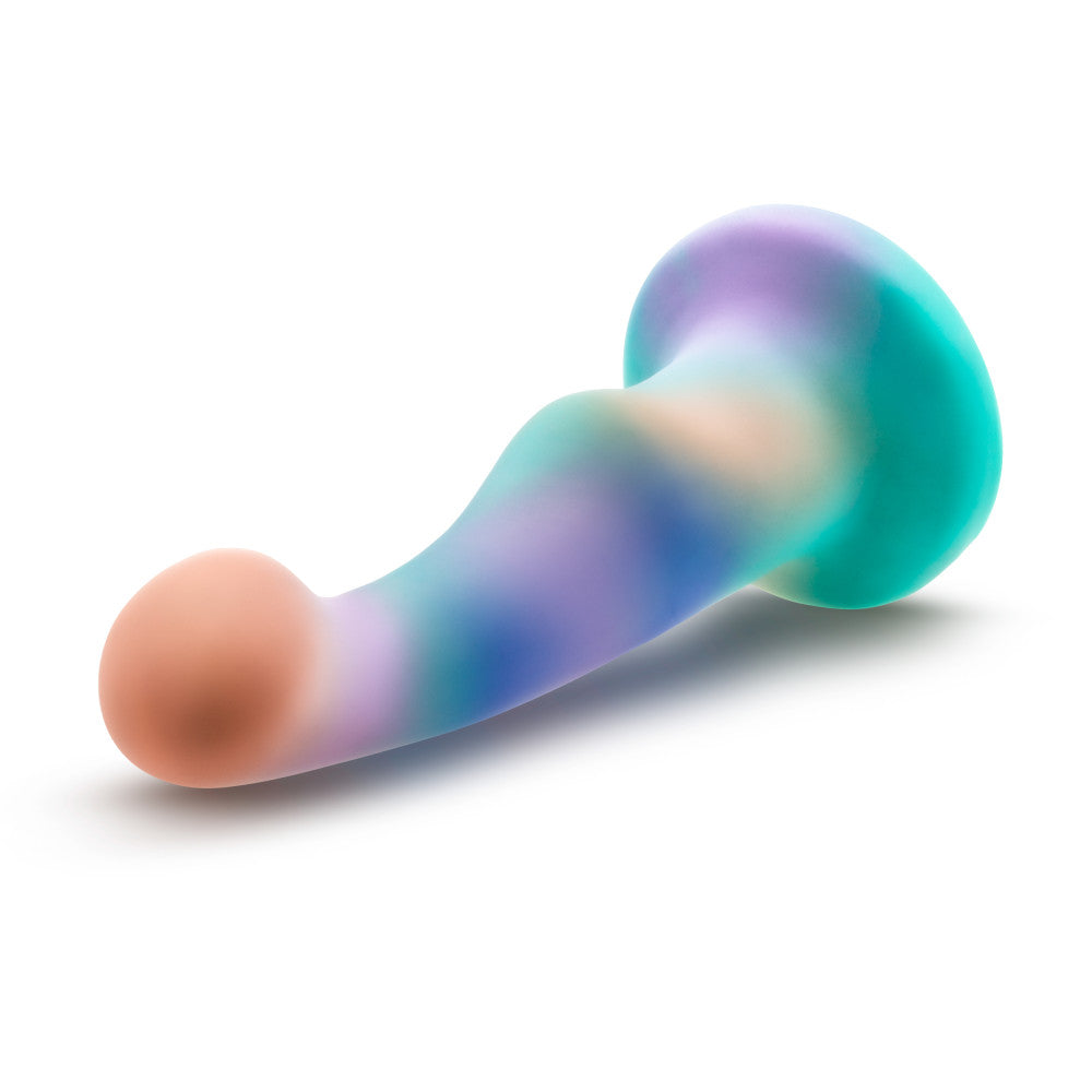 Elegant multi-colored silicone dildo with a curved design, broad head, and suction base, perfect for G-spot or P-spot stimulation.
Keywords: curved dildo, Avant dildo, G-spot dildo, P-spot dildo, suction cup dildo, harness-compatible dildo, body-safe silicone dildo, Ultrasilk dildo, artisanal sex toy, multi-colored dildo.